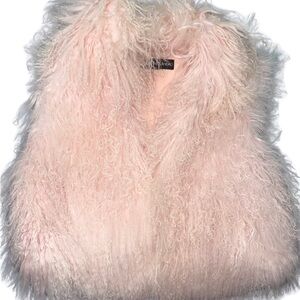 Vest made of natural alpaca fur.